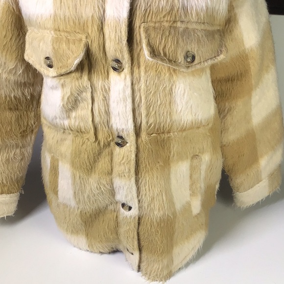 American Eagle Plaid Shaket shag super soft - Picture 2 of 13
